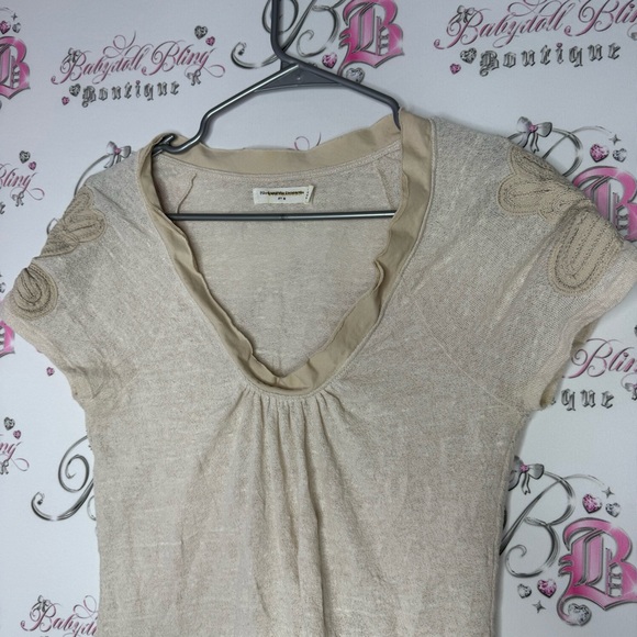 Pilcro and the letterpress tshirt floral design on shoulders distressed collar - Picture 4 of 9